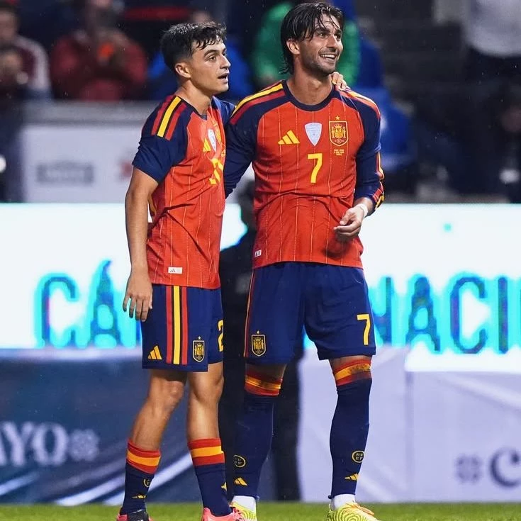 Pedri González and Ferran Torres thumbnail