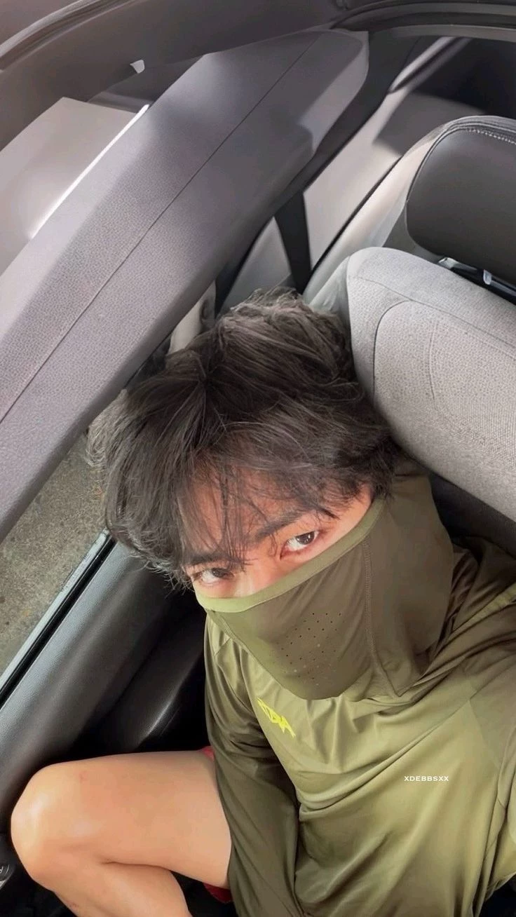 Kim Taehyung thumbnail