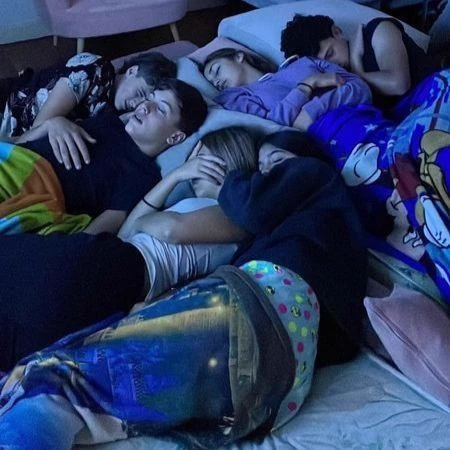 groups of friends thumbnail