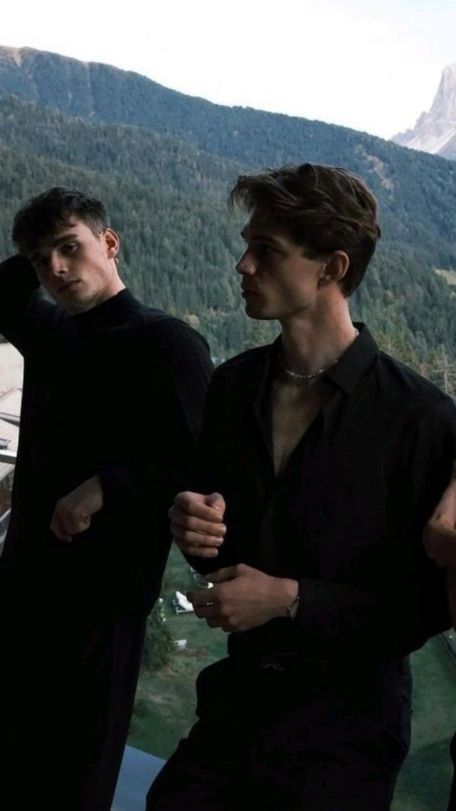 Vampire brothers thumbnail