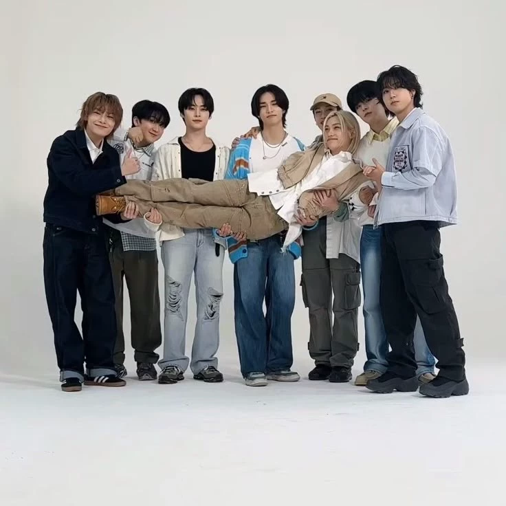 Stray Kids thumbnail