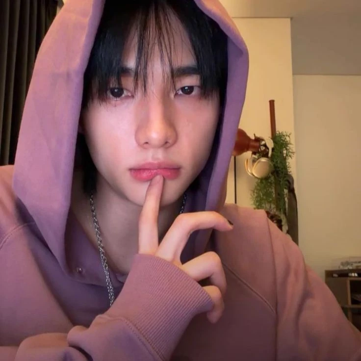 Hwang Hyunjin thumbnail