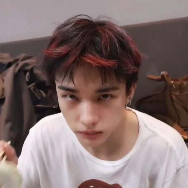 Hwang Hyunjin thumbnail