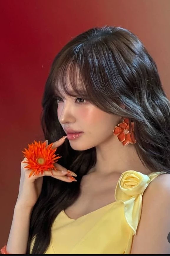 Kim Jiwon | Campus Beauty //GL or Straight thumbnail