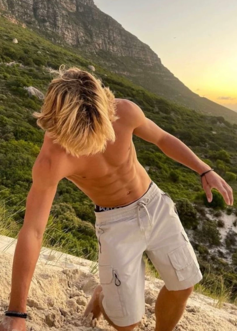 AJ Lynch  thumbnail
