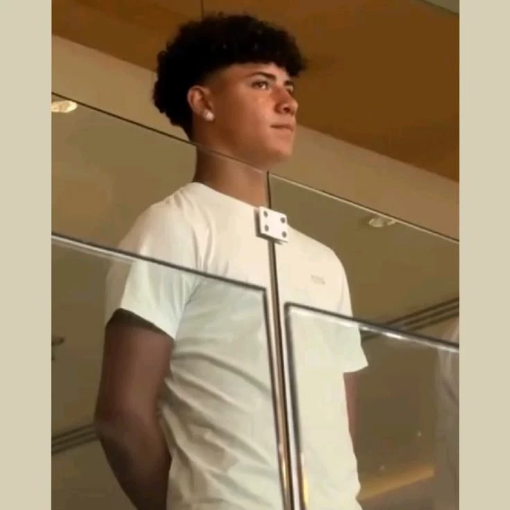 Cris Jr. thumbnail