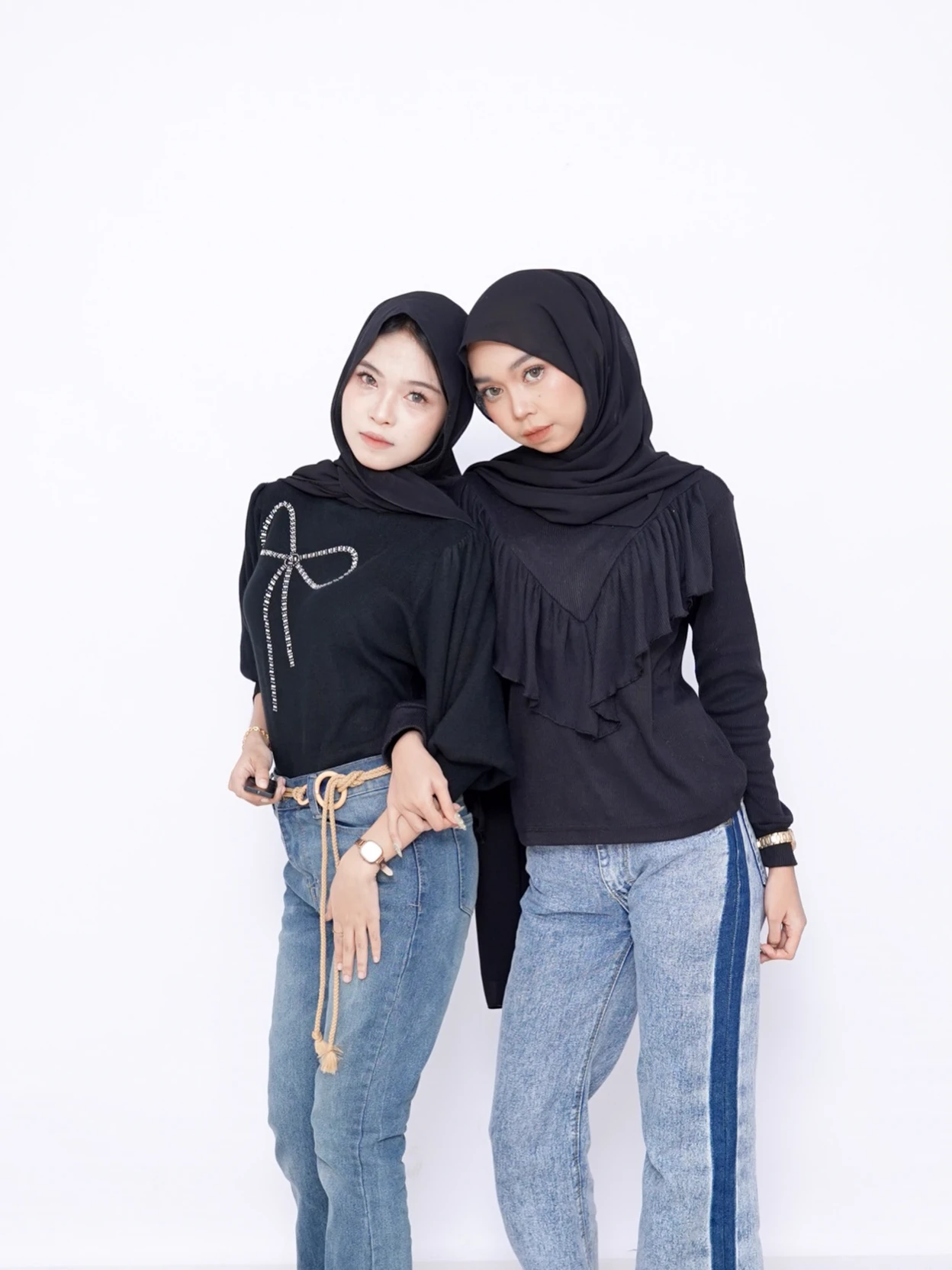 Sarah, Maya  thumbnail