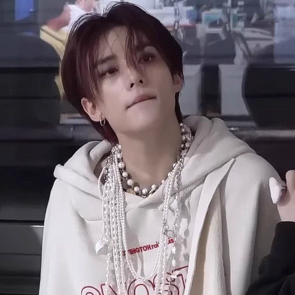 Hyunjin thumbnail