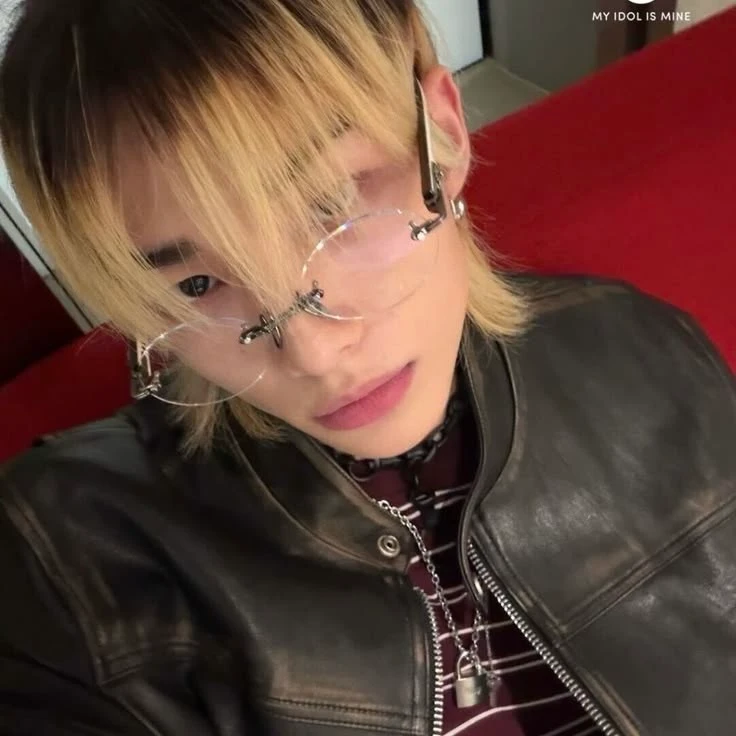 Hwang Hyunjin thumbnail
