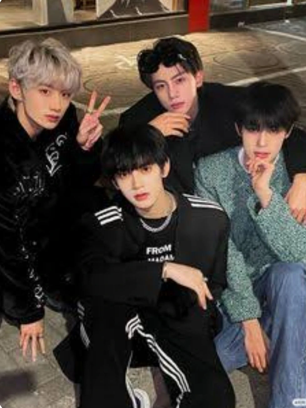 4 guys Chinese thumbnail