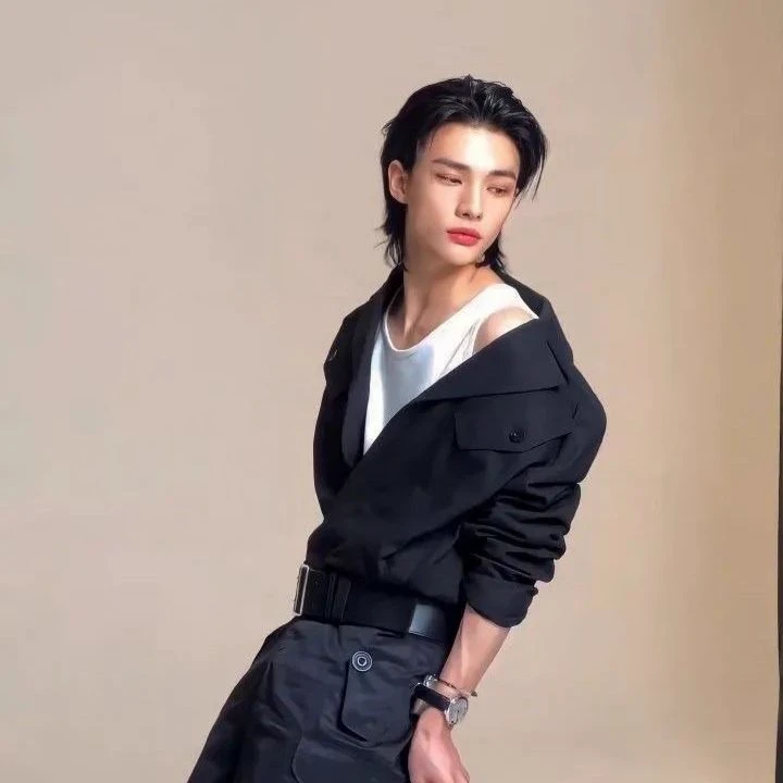 You are Hyunjin's second wife💍👰🏻‍♀️ thumbnail
