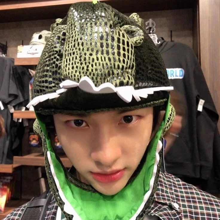 Hwang Hyunjin thumbnail