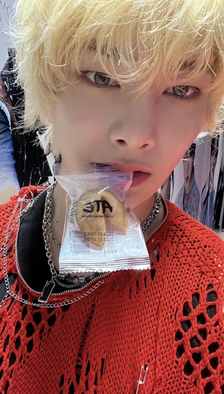 Jeongin (I.N) thumbnail