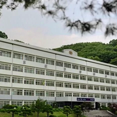 girls-only school thumbnail
