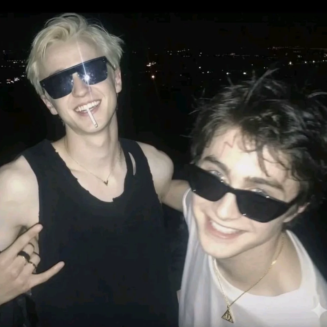 Harry, Draco and you?? (Trio) thumbnail