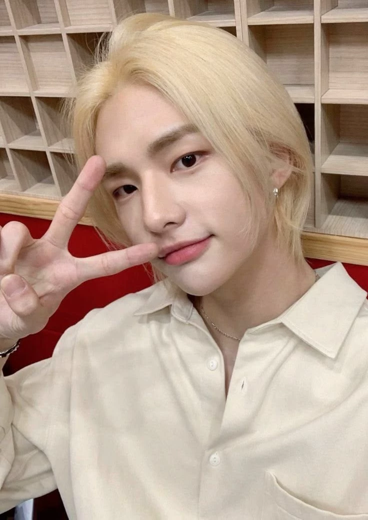 hyunjin thumbnail