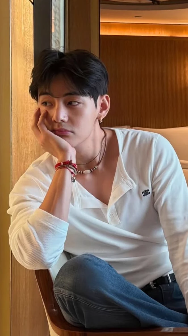 Kim Taehyung thumbnail