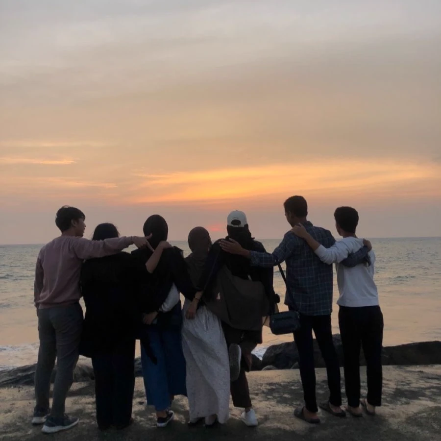GROUP OF 7 thumbnail