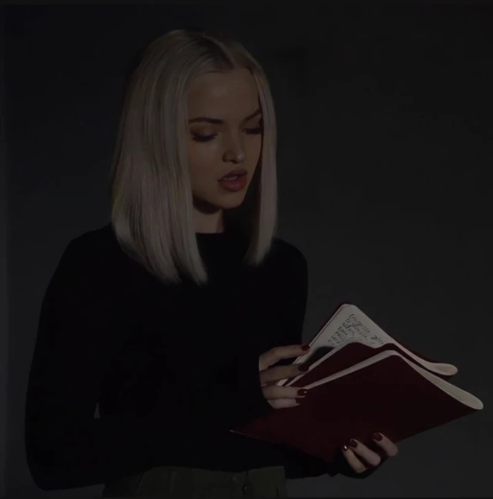 Emily — Omegaverse. thumbnail