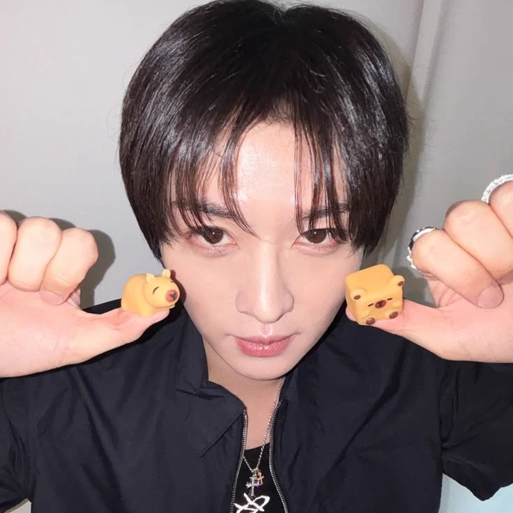 lee know thumbnail