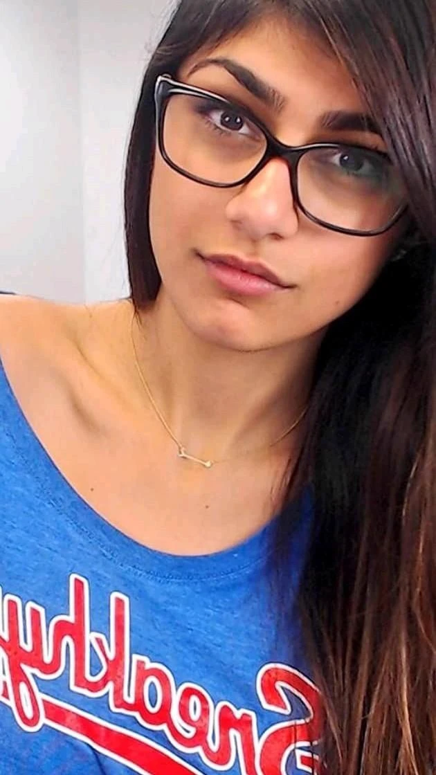 mia khalifa thumbnail