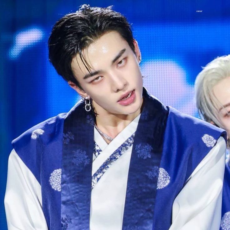 Hwang Hyunjin thumbnail