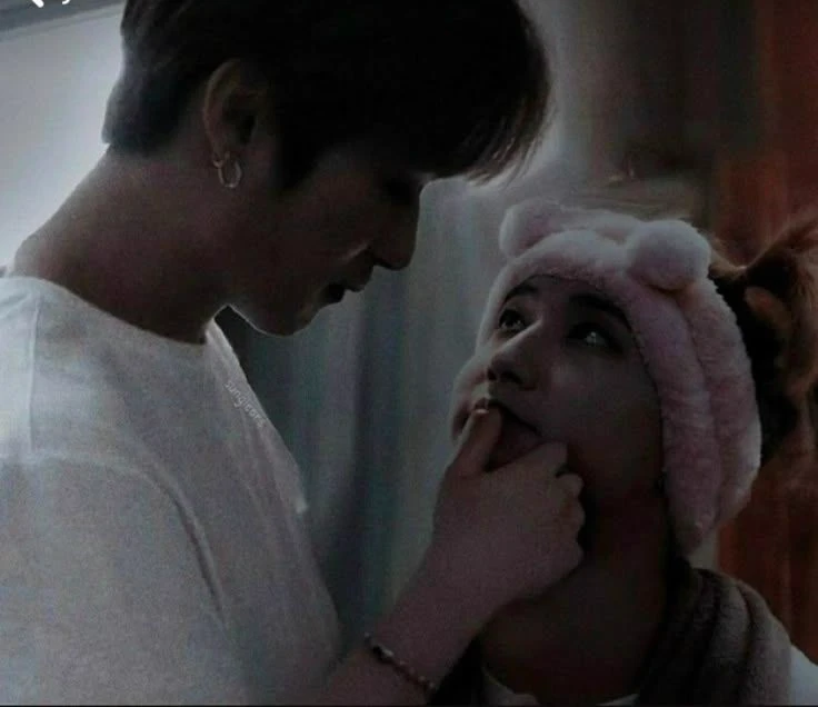 The habit of kissing you. thumbnail
