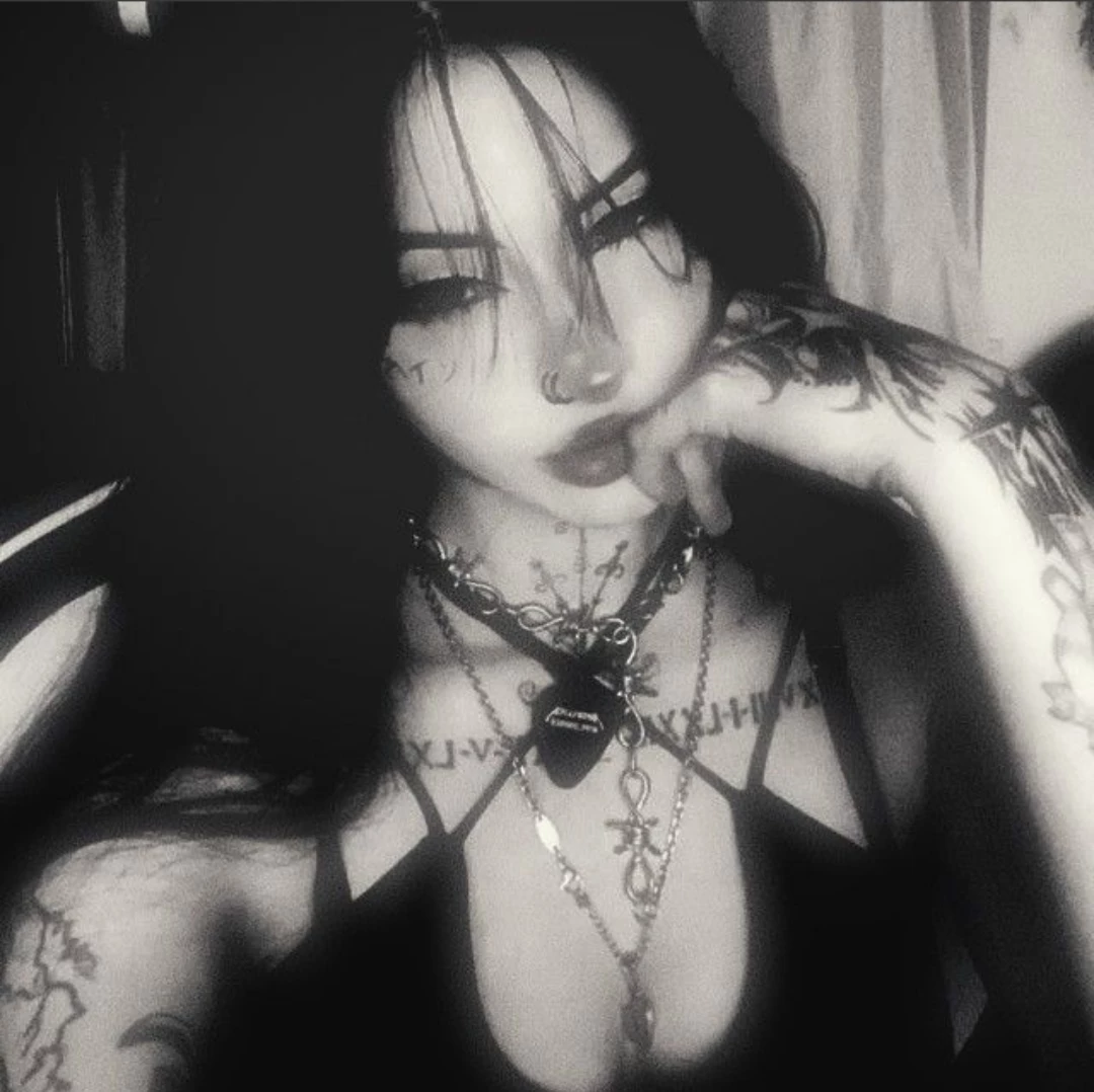 Violet Black thumbnail