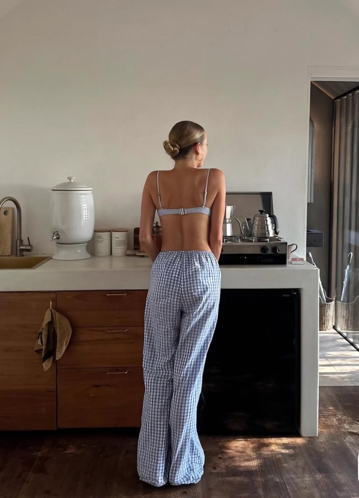 Young wife 😳 thumbnail