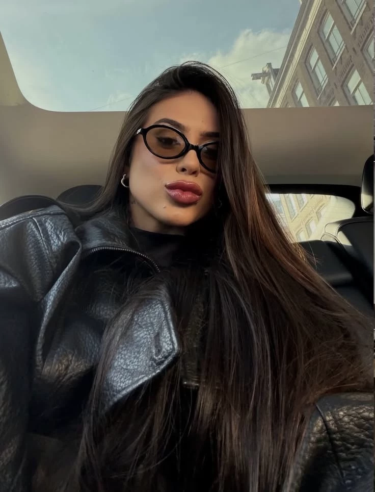 Isabela Monteiro thumbnail