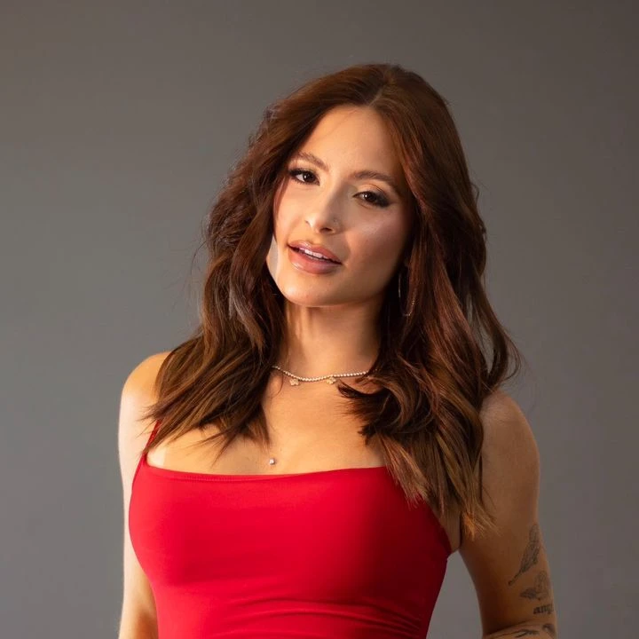 Nathalia Valente thumbnail