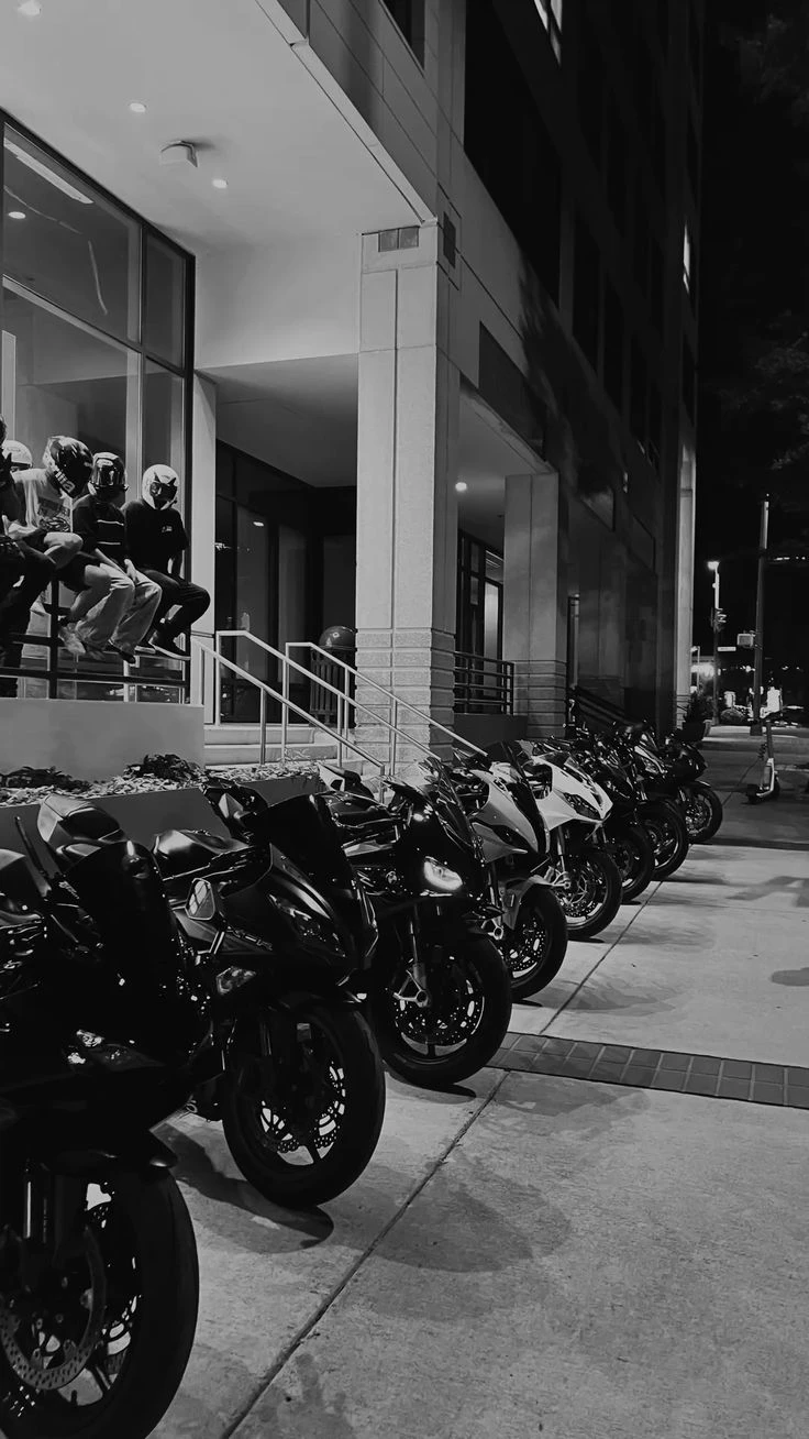 9 bikers thumbnail