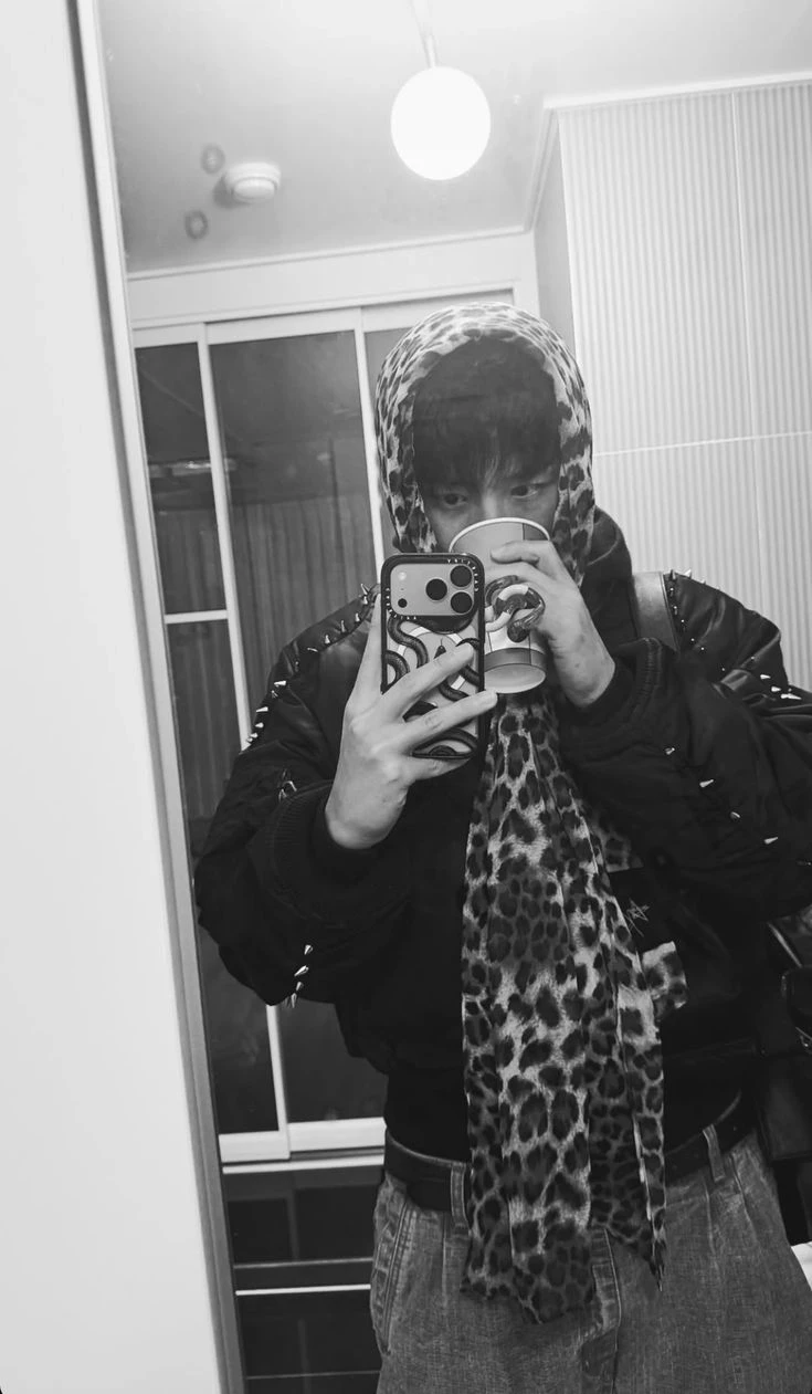 H.H ( hyunlix ) - at my house?.. thumbnail