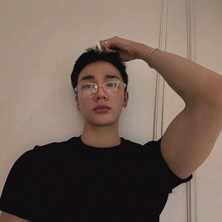 Hwang Hyunjin thumbnail