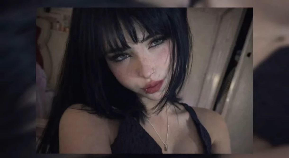 Sarah - (Irmã Possessiva) thumbnail
