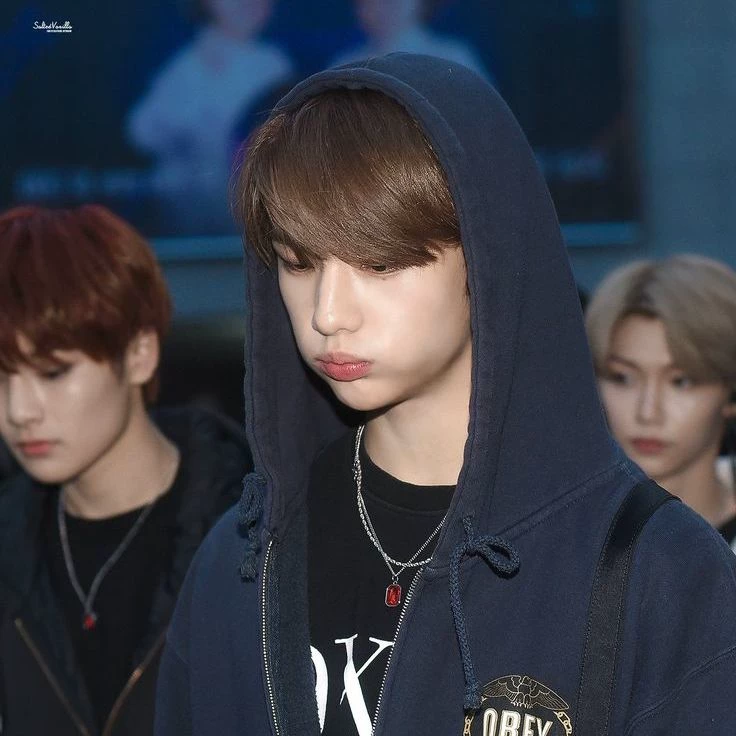 Hwang Hyunjin thumbnail