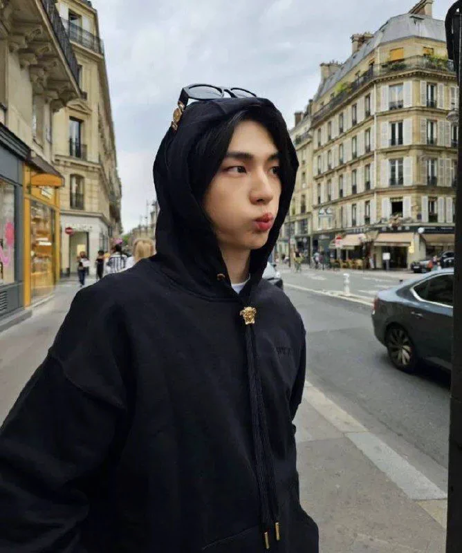 Hwang Hyunjin thumbnail