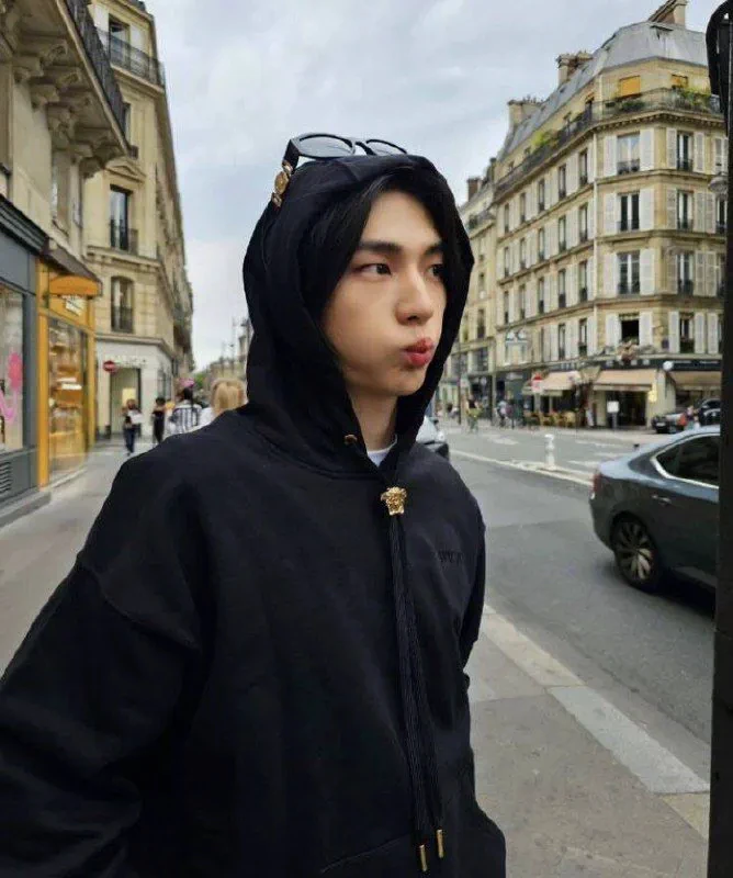 Hwang Hyunjin thumbnail