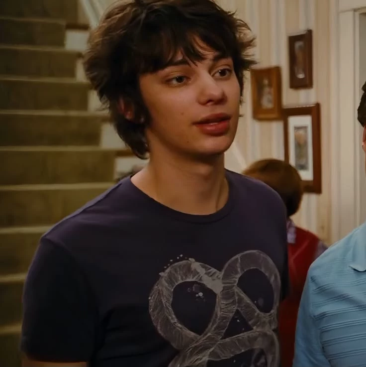 Rodrick heffley ~☆°🥁 thumbnail