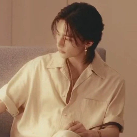 Hwang Hyunjin thumbnail