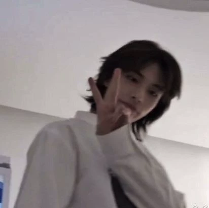 Hwang Hyunjin thumbnail