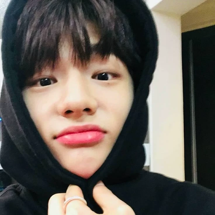 Hyunjin thumbnail