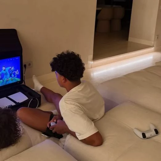 Cris Jr. thumbnail