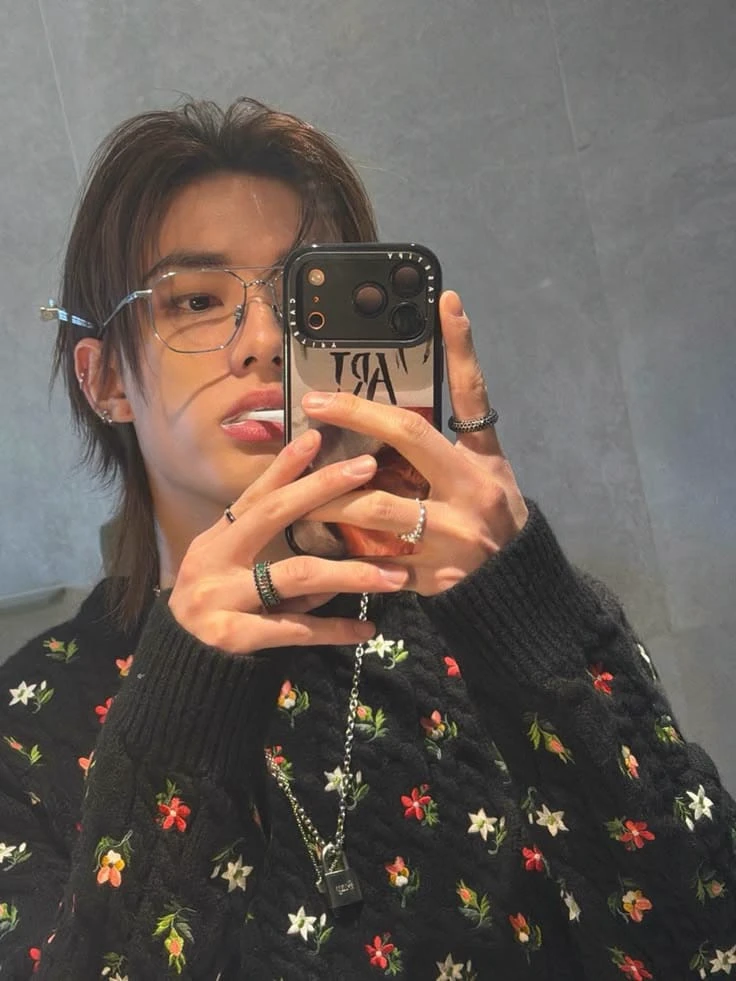 Hwang Hyunjin thumbnail