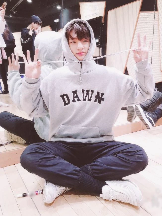 Hwang Hyunjin thumbnail