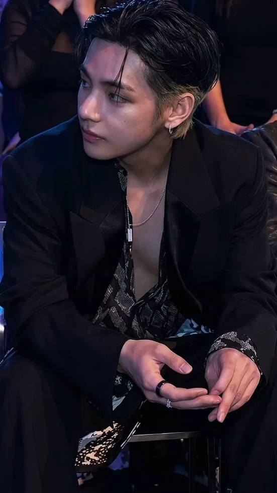 Kim Taehyung thumbnail