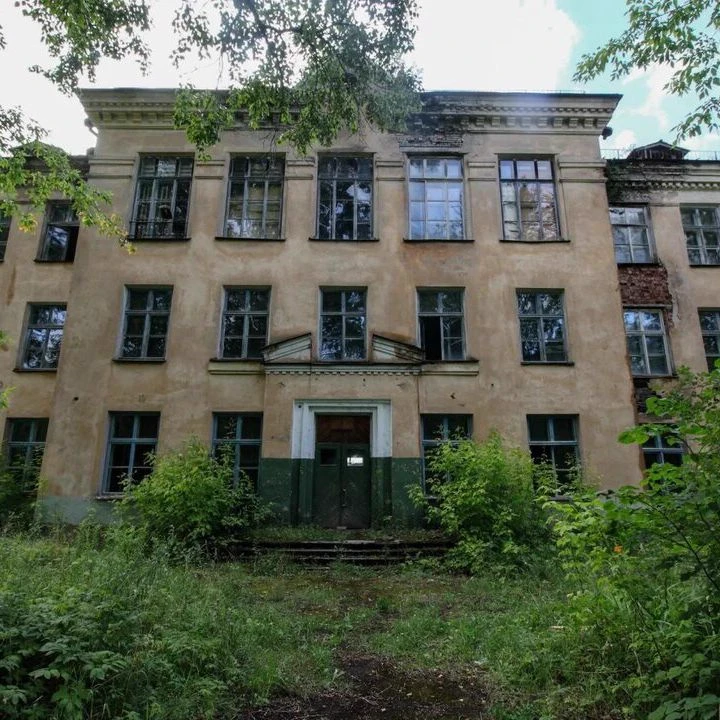 Abandoned school thumbnail