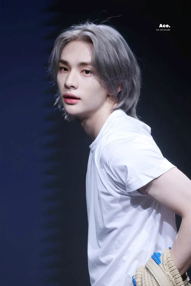 Hwang Hyunjin thumbnail