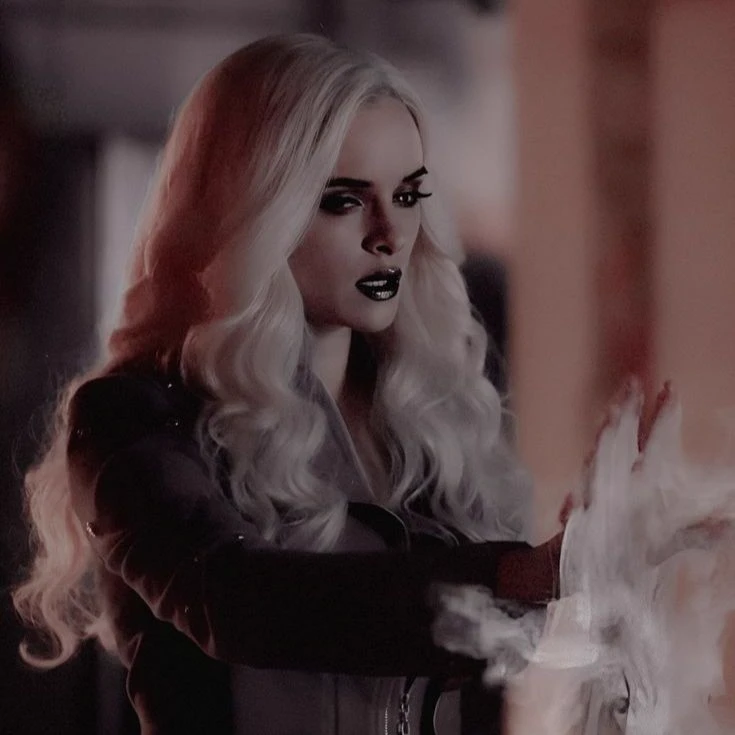 Caitlin Snow thumbnail