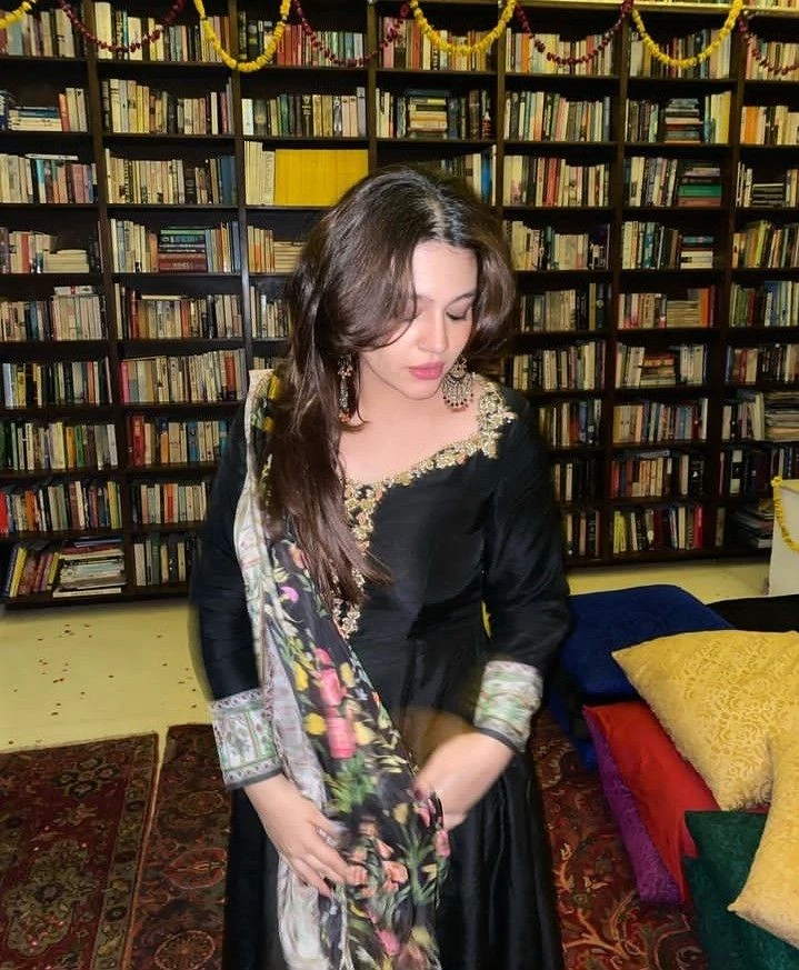 Zara Noor Abbas thumbnail